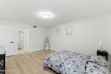 ***SELLER FINANCING AVAILABLE*** FULLY RENOVATED Ground-Floor - photo 22