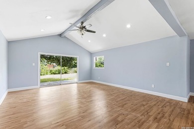 This charming 3 bed 2 bath with high ceilings offers a spacious - photo 15