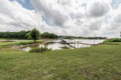 Lakefront Living on Lake Nocona! Escape to this spacious - photo 18