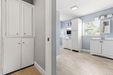 This charming 3 bed 2 bath with high ceilings offers a spacious - photo 20