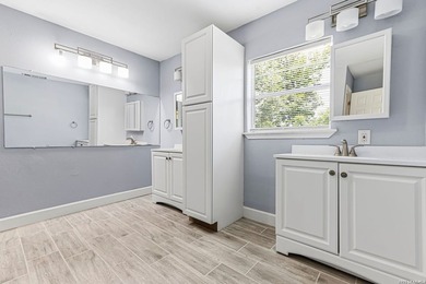 This charming 3 bed 2 bath with high ceilings offers a spacious - photo 21