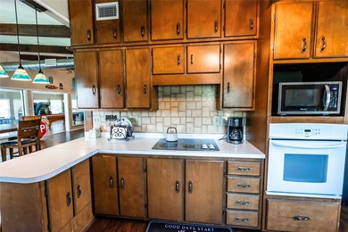 Lakefront Living on Lake Nocona! Escape to this spacious - photo 32