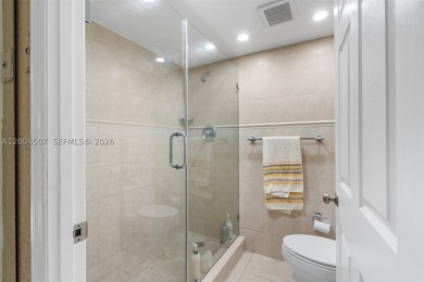 Stunning PENTHOUSE CORNER unit now available in the prestigious - photo 50