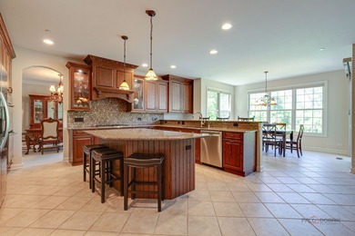 PICTURE-PERFECT CURB APPEAL, 3-CAR GARAGE, PEACEFUL CUL-DE-SAC - photo 12