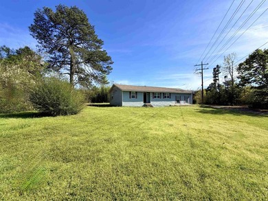 This cozy 3/1/2 (1524 sqft) home has endless possibilities. The - photo 14