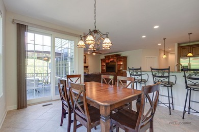 PICTURE-PERFECT CURB APPEAL, 3-CAR GARAGE, PEACEFUL CUL-DE-SAC - photo 14