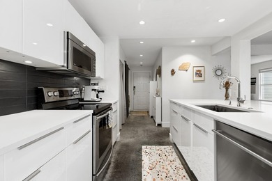 Welcome to St. George Place in the heart of Mount Pleasant. This - photo 15