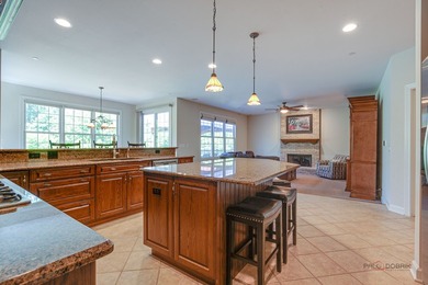 PICTURE-PERFECT CURB APPEAL, 3-CAR GARAGE, PEACEFUL CUL-DE-SAC - photo 15