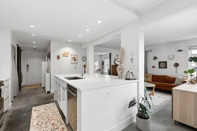 Welcome to St. George Place in the heart of Mount Pleasant. This - photo 16