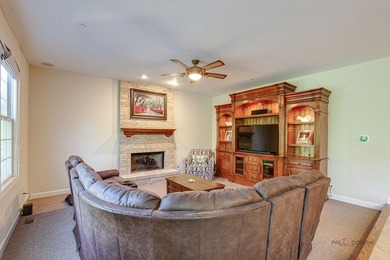PICTURE-PERFECT CURB APPEAL, 3-CAR GARAGE, PEACEFUL CUL-DE-SAC - photo 17