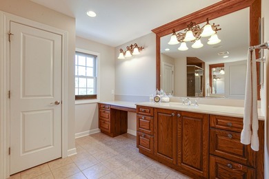 PICTURE-PERFECT CURB APPEAL, 3-CAR GARAGE, PEACEFUL CUL-DE-SAC - photo 24