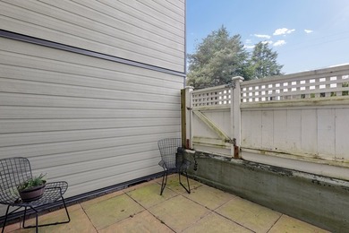 Welcome to St. George Place in the heart of Mount Pleasant. This - photo 25