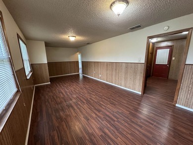 This cozy 3/1/2 (1524 sqft) home has endless possibilities. The - photo 31