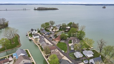 LAKEFRONT!!! Escape to the water in this 2 bedroom, 2 bath - photo 6