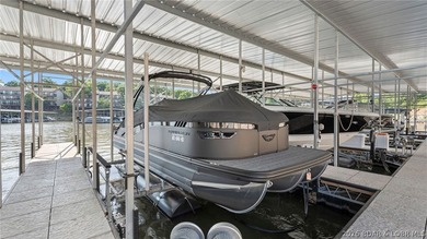 UPSCALE LAKEFRONT CONDO! Discover style with this 2023-built - photo 42