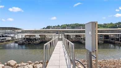 UPSCALE LAKEFRONT CONDO! Discover style with this 2023-built - photo 44
