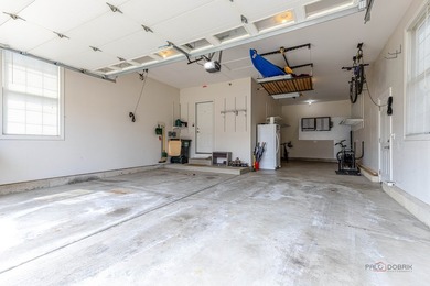 PICTURE-PERFECT CURB APPEAL, 3-CAR GARAGE, PEACEFUL CUL-DE-SAC - photo 44