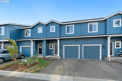 Lake Townhome/Townhouse For Sale in Vancouver, Washington