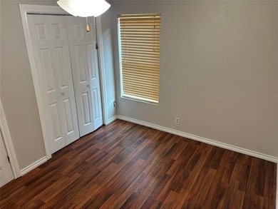 Welcome to 910 NE 31st St in Grand Prairie, TX This beautifully - photo 20