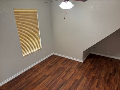 Welcome to 910 NE 31st St in Grand Prairie, TX This beautifully - photo 21