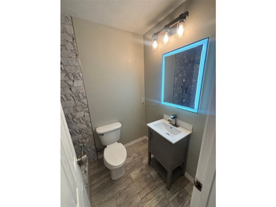 Welcome to 910 NE 31st St in Grand Prairie, TX This beautifully - photo 32