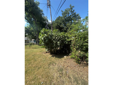 Welcome to 910 NE 31st St in Grand Prairie, TX This beautifully - photo 38
