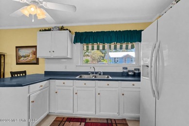 Charming coastal cottage - now vacant and ready for quick - photo 3