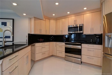 Beach Front! Step in to this stunning and spacious 3 bedroom 2 - photo 11