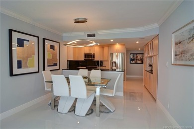 Beach Front! Step in to this stunning and spacious 3 bedroom 2 - photo 14