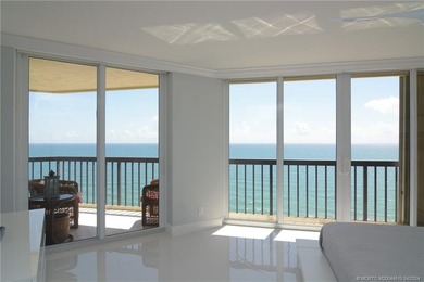 Beach Front! Step in to this stunning and spacious 3 bedroom 2 - photo 18