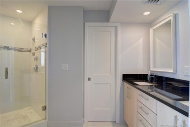 Beach Front! Step in to this stunning and spacious 3 bedroom 2 - photo 23
