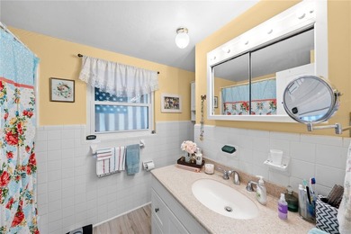 Tucked away on beautiful Lake Weir, this charming gated - photo 29