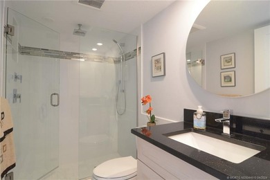 Beach Front! Step in to this stunning and spacious 3 bedroom 2 - photo 29