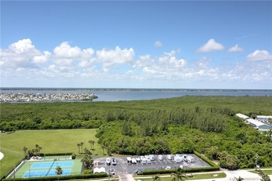 Beach Front! Step in to this stunning and spacious 3 bedroom 2 - photo 35