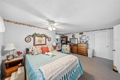 Tucked away on beautiful Lake Weir, this charming gated - photo 36