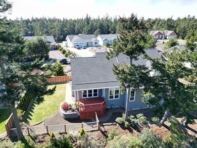 Nestled in the desirable Reserve at Heceta Lake community, this - photo 5