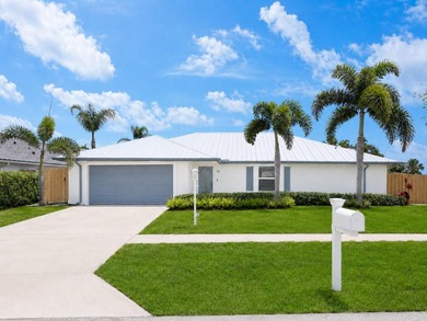 Welcome to 30 Chestnut Trail in the heart of Tequesta! This - photo 1
