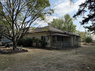 (private lake, pond, coastal) Home For Sale in Harrisburg Oregon