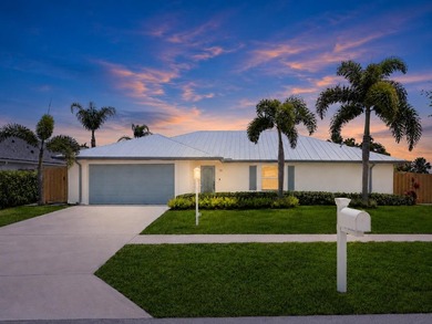 Welcome to 30 Chestnut Trail in the heart of Tequesta! This - photo 2