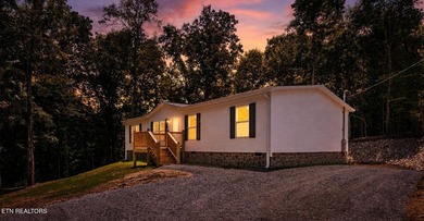Charming New Home in Lake Awana - Flexible Living on a Private - photo 2