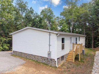 Charming New Home in Lake Awana - Flexible Living on a Private - photo 3