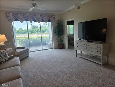 Check out this freshly painted super convenient first floor 2 - photo 12