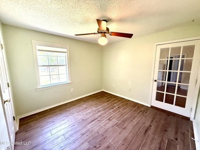 Impeccably maintained 1786 sq ft brick ranch offering versatile - photo 13