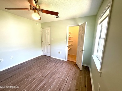 Impeccably maintained 1786 sq ft brick ranch offering versatile - photo 14