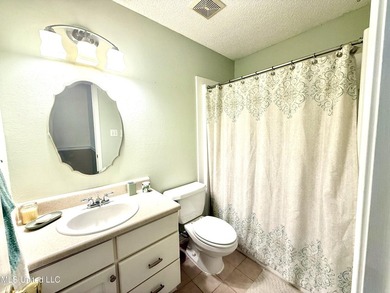 Impeccably maintained 1786 sq ft brick ranch offering versatile - photo 15