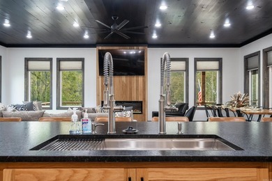 Large riverfront cabin in Glenwood, AR that sleeps everyone and - photo 16