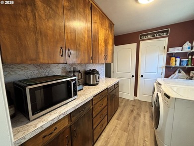 Welcome home to this beautifully maintained 1969 charmer - photo 16