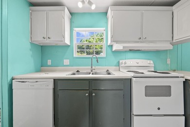 Welcome to the beach! This charming 3-bedroom, 2-bath home - photo 18