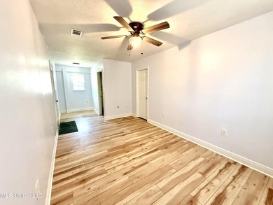 Impeccably maintained 1786 sq ft brick ranch offering versatile - photo 21