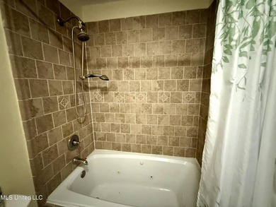 Impeccably maintained 1786 sq ft brick ranch offering versatile - photo 23